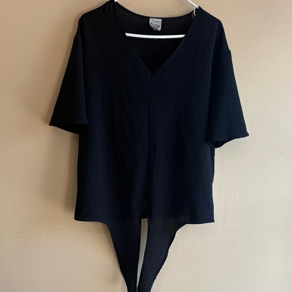Como Vintage Black Short Sleeve V-Neck Top